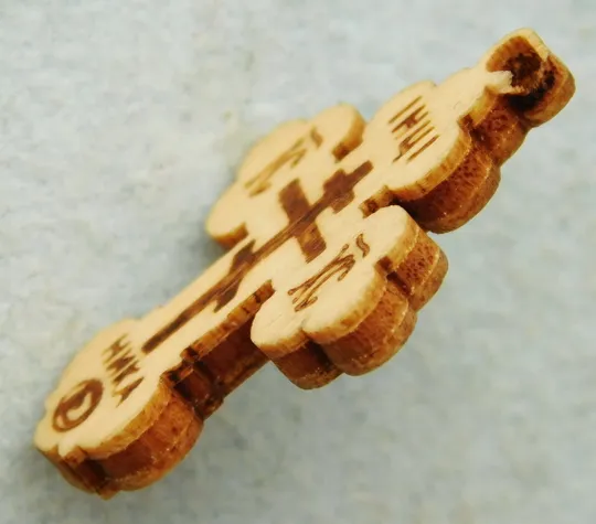 Хрест - дерев'яний з тисненням З аукціону