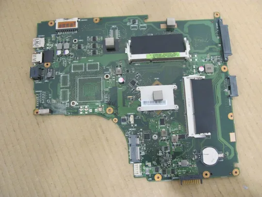 493-11 материнська плата РОБОЧА 69N0CNMAFB01 для MEDION E6240T оригінал Ціна