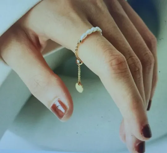 Подвеска-украшение кольцо на палец с настоящими жемчужинами, оригинально и стильно  fn492 Ціна