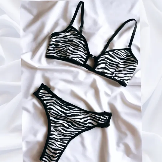 Комплект з бюстгалтера та трусиків стрінгів. Ціна