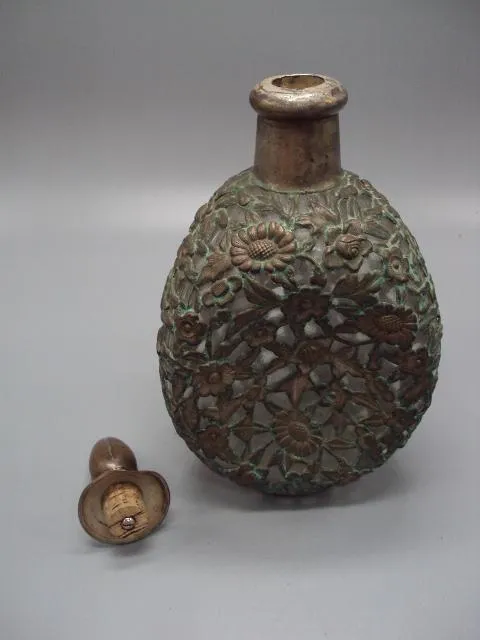 Штоф графин Китай 80-е года стекло, металл узор цветы в оплетке высота с крышкой 27,7 см №13952 Де купити