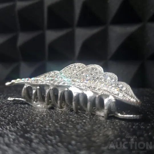 Заколка для волосся у формі листочка З аукціону