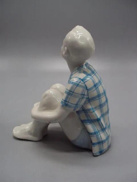 Фигура фарфор статуэтка Дулево мечтатель мальчик сидит мечтает высота 13,5 см №14506 Характеристики