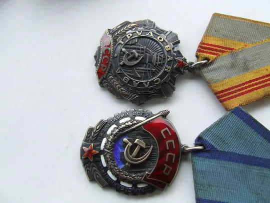 Орден ТКЗ -884160 наг. 1973 г. и ТС-184228 наг. 1976 г.+ доки на Правдивец Вера. Інструкція