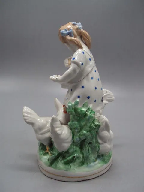 Фигура фарфор статуэтка Дулево девочка кормит кур кормящая курей птиц высота 18 см №14288 Недорого