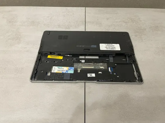 Dell Latitude e6430u: корпус, топкейс, верхня частина корпусу, кришка клавіатури, Palmrest ,сервісна кришка та ін Інтернет-аукціон