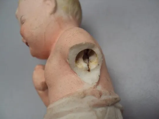 Фигура фарфор статуэтка Городница пупс ребенок маленький мальчик пупсик 10 см под реставрацию №14192 Де купити