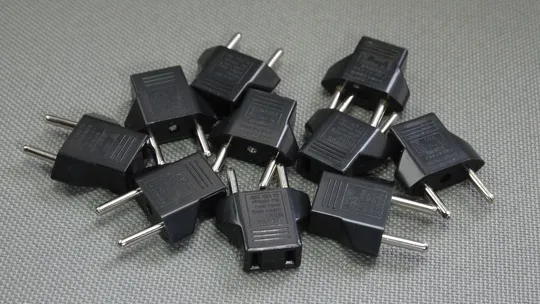 10шт. (десять) универсальные переходники сетевой адаптер US/EU америка-европа под EU розетку Ціна