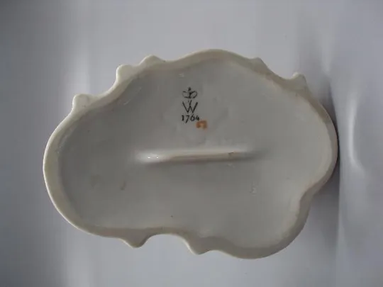 Фигура фарфор Германия Wallendorf Валлендорф путти мальчик и зайчики зайчата ребенок и зайцы №14346 З аукціону