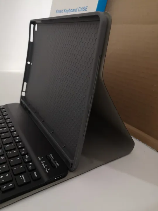 Знімна бездротова Bluetooth-клавіатура + підставка із захисною кришкою зі шкіри PU для планшета (чорна)  (17) З аукціону