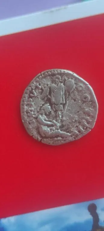 Купити Древняя монета Марка Аврелия денарий - Германский пленник и трофей 173 г. н.э. TFN2002