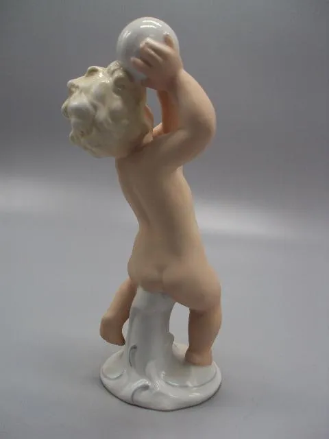 Фигура фарфор Германия Schaubach Kunst путти мальчик с шаром Кунст ребенок кидает шар 18,5 см №14343 Продаж