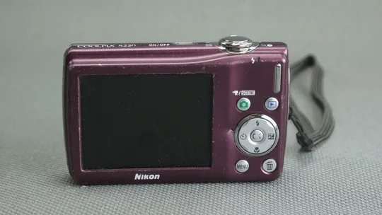 Цифровой фотоаппарат Nikon Coolpix S220 10.0Mpix ліловий Вживане Продаж