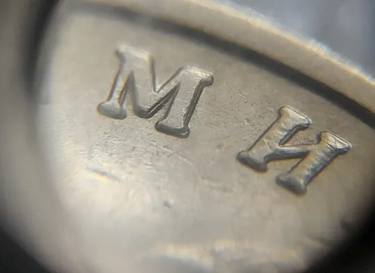 (6931) 1 гривня 2006 різновид викрошки у букві "Р" слова "ГРИВНЯ" на гурті + двійний удар на реверсі (1 гривна 2006 брак) Недорого