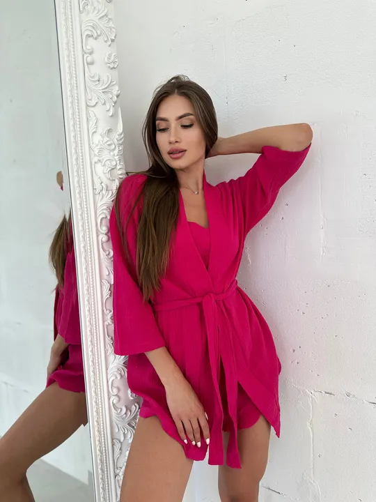 Комплект для дому і сну трійка з мусліну, халат кімоно, топ і шортики малиновий Продаж