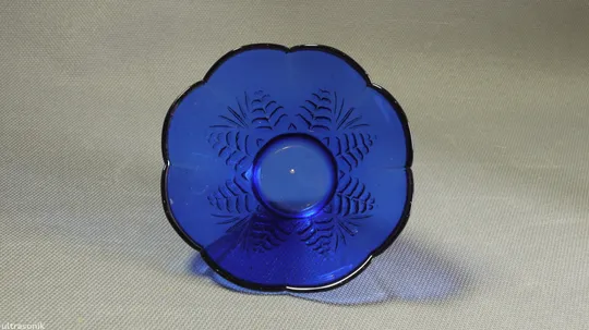 Креманка цукерниця синє кобальтове кольорове радянське скло ваза Вживане З аукціону