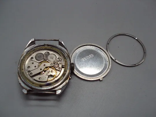 Наручные часы Слава 26 камней календарь ссср Slava 26 jewels высота 4,3 см не на ходу №15881 в Україні