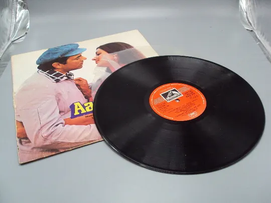 Пластинка Aas Paas Laxmikant pyarelal Anand Bakshi Индия музыка из фильма диаметр 30 см №15381МЯ Де купити