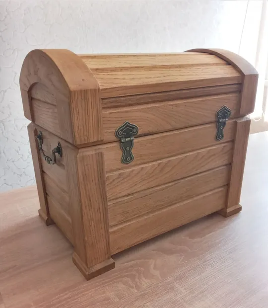 Скриня з масиву дууба З аукціону