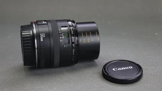 Об'єктив Canon Compact-Macro Lens EF 50mm 1:2.5 Japan Ф52mm для макросъемки 1:1 (24x36mm) Вживане Характеристики