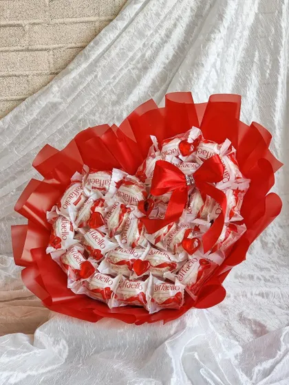 фото, Букет з цукерок у формі серця Raffaello Рафаелло (27 шт.) оригінальний подарунок червоний