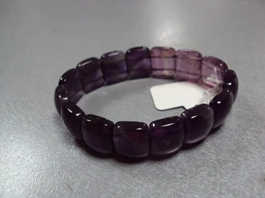 Браслет на резинке аметист натуральный камень (по камушкам есть трещины, сколы) №1340 Ціна