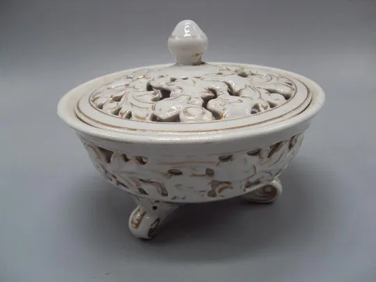 Шкатулка фарфор узор листья ссср высота 7,7 см, с крышкой 12 см, диаметр 16,2 см №13400 З аукціону