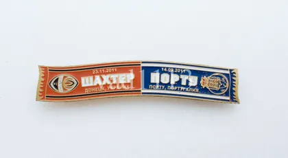 фото, Футбол серия значков шарфы Шахтер Донецк (значок № 42).  Лига Чемпионов 2011-12  Шахтер Донецк Украина - Порто Португалия