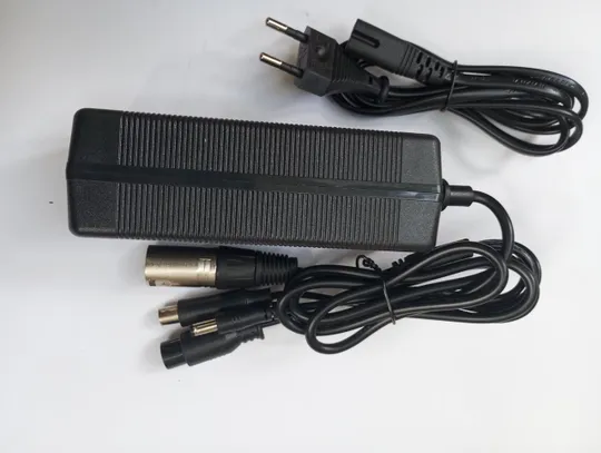 Зарядний пристрій для заряджання акумуляторів 54,6V 2A Charger  4pin З аукціону