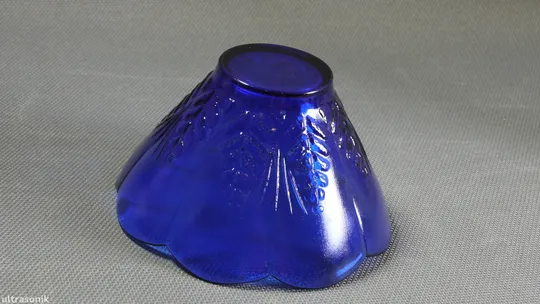 Креманка цукерниця синє кобальтове кольорове радянське скло ваза Вживане Продаж
