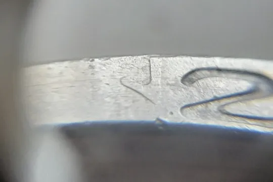 (6688) 1 гривня 2002 цікавий брак на гурті (1 гривна 2002 брак) З аукціону