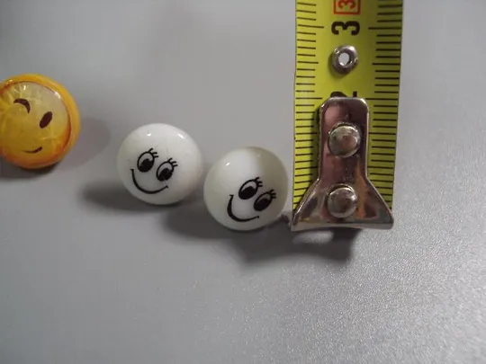 бижутерия серьги разные смайлики белые, желтые, фиолетовые лот №10887 Інтернет-аукціон