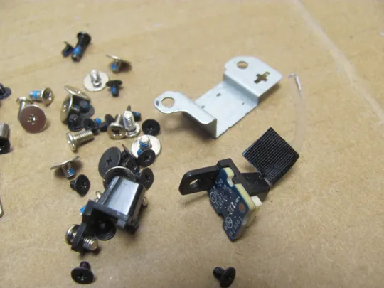 Купити номер0943-7 кріплення гвинти для  Dell Alienware 17 R4 R5 оригінал