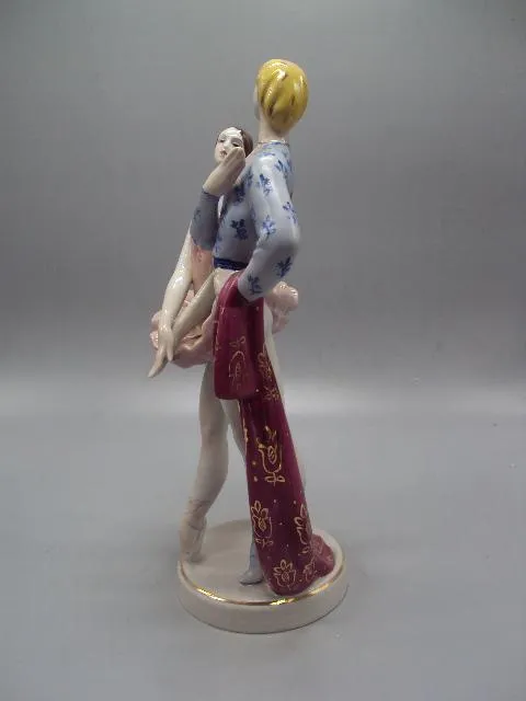 Фигура фарфор статуэтка Киев балет дуэт Ромео и Джульетта балетная пара высота 29,8 см №221 Продаж