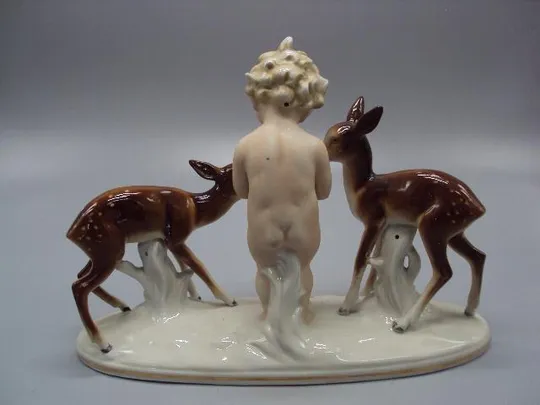 Фигура фарфор Германия Carl Scheidig KG Гревенталь ребенок путти и олени мальчик кормит оленей 16 см Інтернет-аукціон