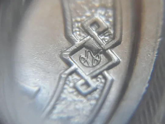 Купити (8025) 1 гривня 2023 гарна викрошка в знаку монетного двору (1 гривна 2023)