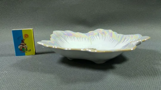 Ваза в форме листа с рисунком &quot;Дама и кавалер на природе&quot; порцеляна З аукціону