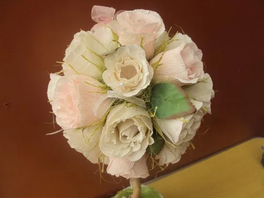 Сувенир дерево из цветов розы и бабочка вазон №3228 Де купити