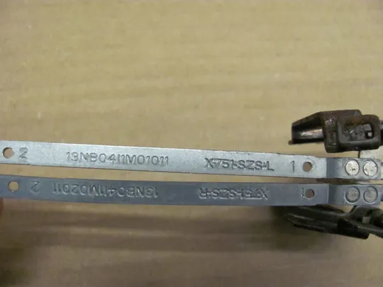 46-4 кріплення з петлями 13NB04I1M01011 13NB0411M01021 для ASUS F751L X751 K751 F751 оригінал Характеристики