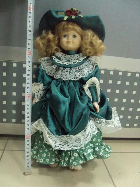 фарфоровая кукла в зеленом платье и шляпке 38 см №2939 Ціна