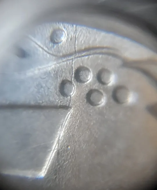 (8024) 5 копійок 1992 розколи від канту через 1 гроно до "5" номіналу + зміщення зображення на аверсі  (5 копеек 1992 брак) З аукціону