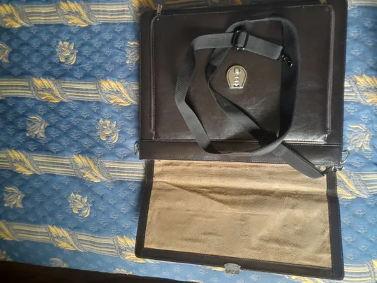 Портфель діловий, натуральна шкіра, сумка для документів з кодовим замком. З аукціону