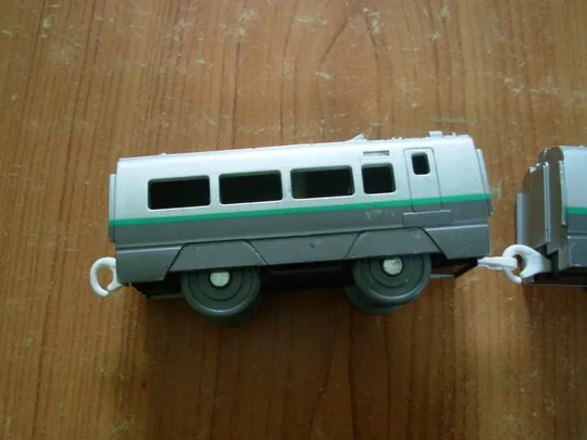 Паровіз та вагончик Tomy З аукціону