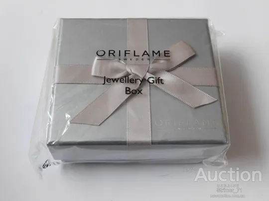 Купити Серебристая коробочка от ORIFLAME Jewellery Gift Box для ювелирных украшений с бантиком - 10*9*4 см