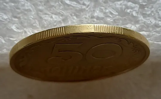 (6483) 50 копійок 1994 1.2АЕм різновид викрошок на вінку між 7 та 8 гронами(50 копеек 1994 1.2АЕм брак) Недорого
