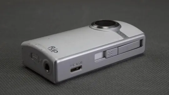 Цифровой фотоаппарат 2.0Mpix Cisco Flip Video UltraHD U260 + x1.0 EQ 36mm Optical Aspheric lens Вживане З аукціону