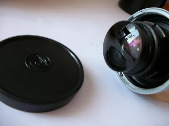 Объектив Юпитер-12 , байонет. Футляр, передняя крышка и паспорт. No-8406446 . Цена мин З аукціону