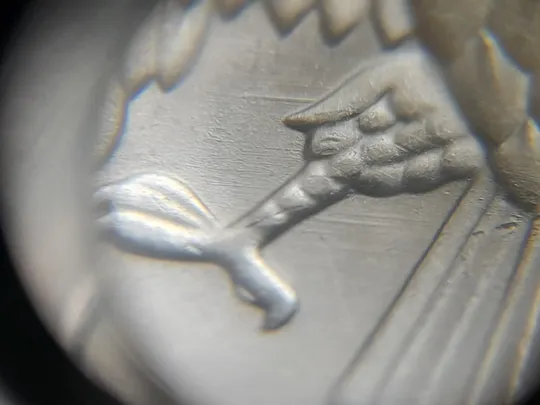 (7979) 10 рублей 1993 РФ ММД царапини штемпеля на аверсі (брак) Де купити