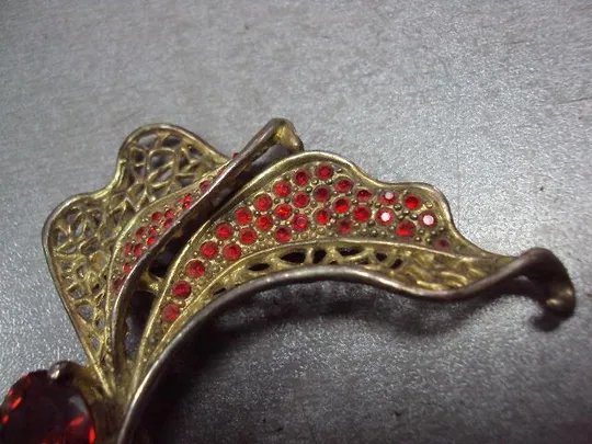 Бижутерия брошка листья брошь цветок с листочками с красными вставками размер 5,9х6,6 см №13469 Продаж