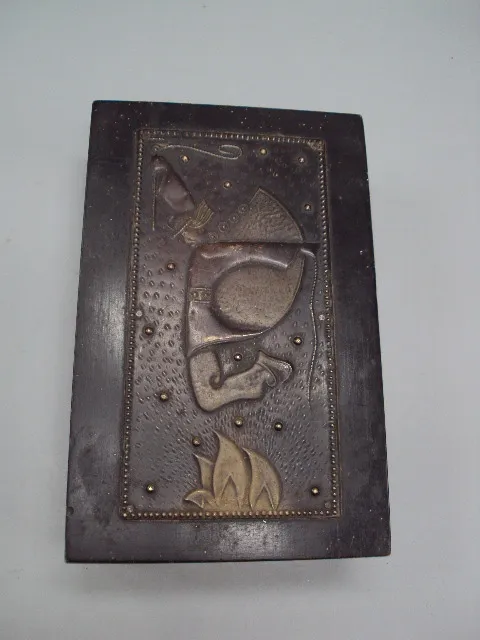 Шкатулка чеканка Буковинец 1976 год Гуцул прыгает через костер коробочка 20,1х12,9х5,9 см №15972 Ціна